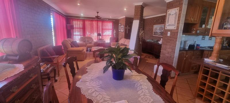 4 Bedroom Property for Sale in Fraaiuitsig Western Cape